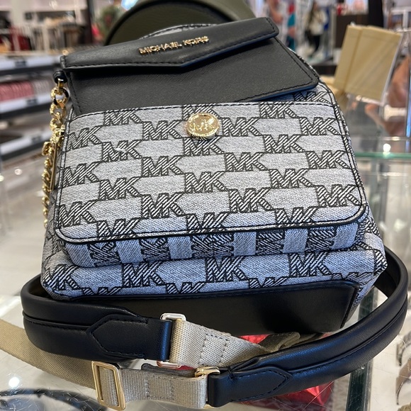 MICHAEL KORS
Maisie Extra-Small Logo 2-in-1 Backpack
Black 
NWT - Picture 8 of 16